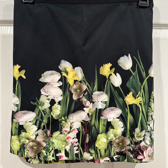 Victoria Beckham for Target.  Shirt and blouse at.  Black with flowers. - Picture 4 of 6